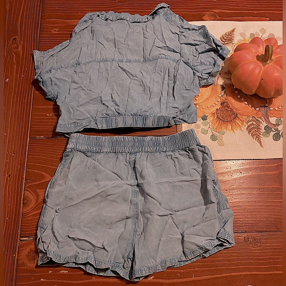 Chambray denim look two piece outfit NWOT - Picture 2 of 5